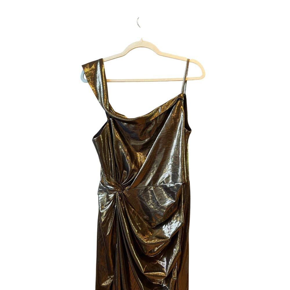Ieena MacDuggal metallic liquid gold off the shoulder maxi gown size 12 - Picture 7 of 13